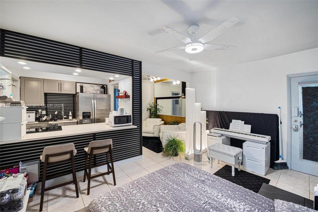 1 of 17 - 1060 Pennsylvania Ave 7, Miami Beach, FL