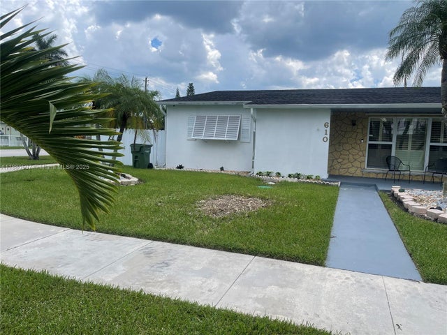 2 of 41 - 610 Nw 16th St, Homestead, FL