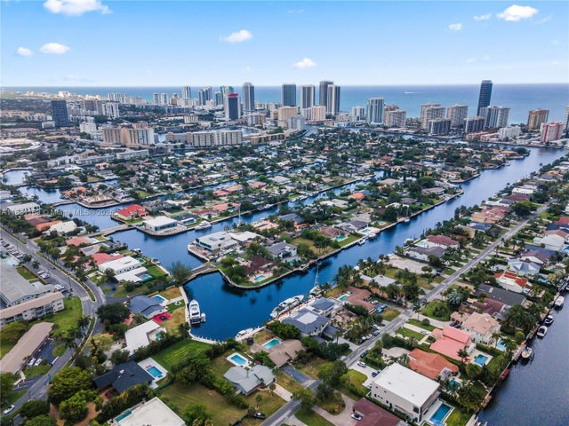 2 of 17 - 496 Holiday Dr, Hallandale Beach, FL
