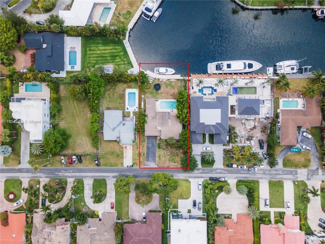 3 of 17 - 496 Holiday Dr, Hallandale Beach, FL