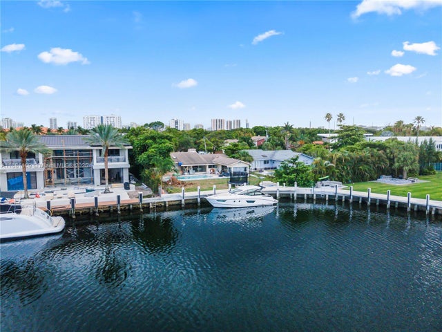 5 of 17 - 496 Holiday Dr, Hallandale Beach, FL