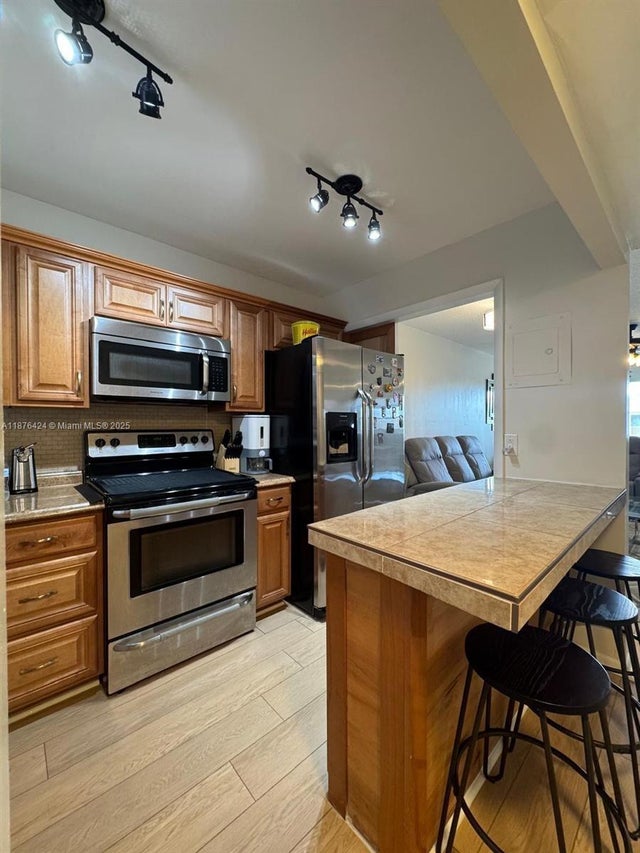 5 of 21 - 8305 Sunrise Lakes Blvd 312, Sunrise, FL