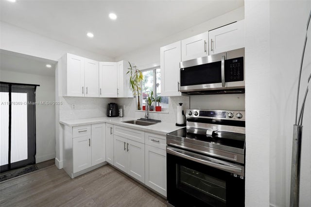4 of 44 - 6404 Meade St, Hollywood, FL