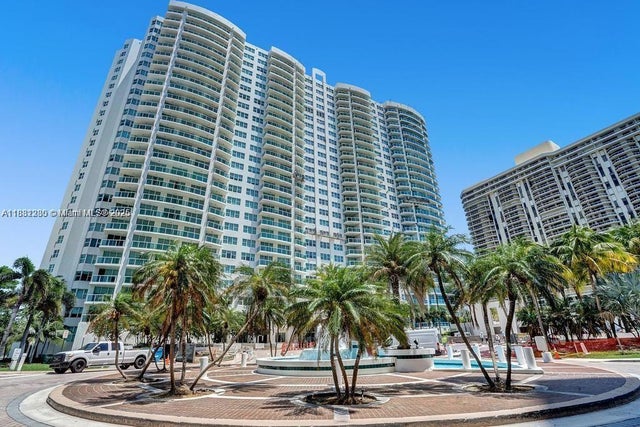20201 E Country Club Dr 504, Aventura