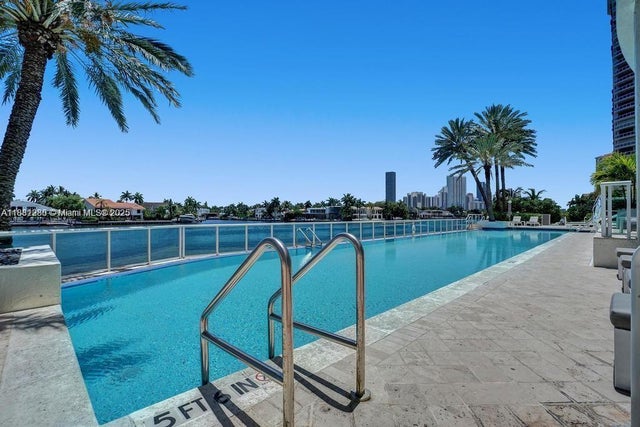 3 of 8 - 20201 E Country Club Dr 504, Aventura, FL