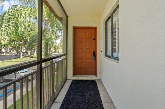 2 of 26 - 410 Lakeview Dr 204, Weston, FL