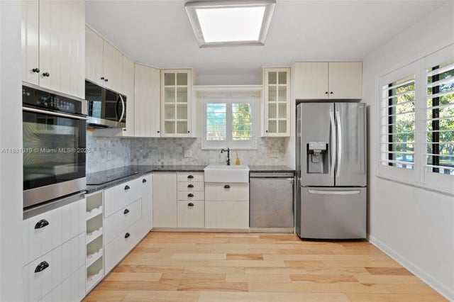 4 of 26 - 410 Lakeview Dr 204, Weston, FL