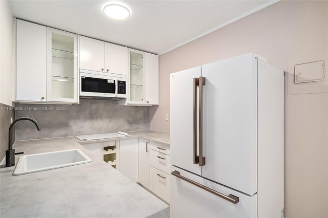 1 of 25 - 1824 Monroe St 7, Hollywood, FL