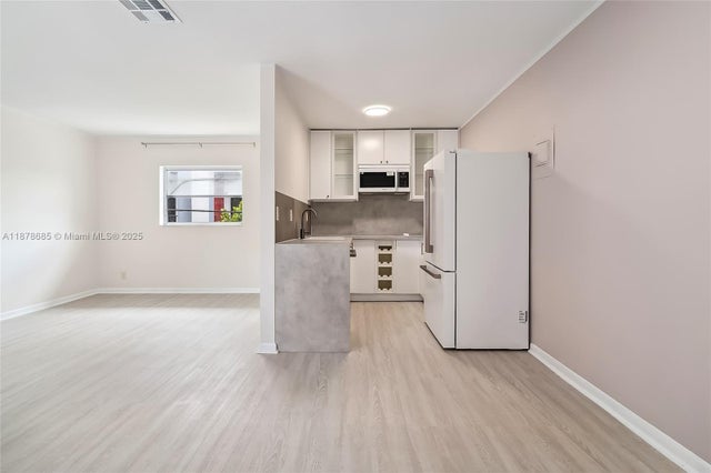 2 of 25 - 1824 Monroe St 7, Hollywood, FL