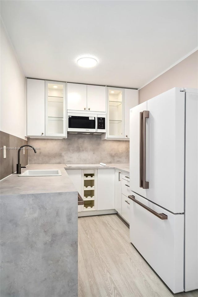 5 of 25 - 1824 Monroe St 7, Hollywood, FL