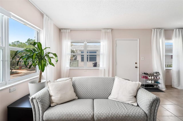 5 of 24 - 1824 Monroe St 10, Hollywood, FL
