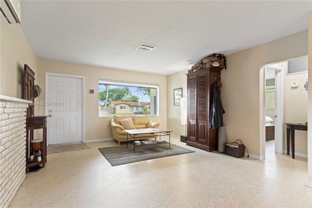 5 of 65 - 3202 Taft St, Hollywood, FL
