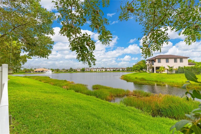 5 of 39 - 3371 W 94th Ter, Hialeah, FL