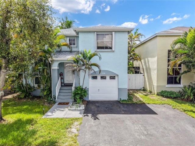 1 of 40 - 7256 Sw 44th Ct, Davie, FL