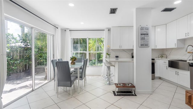 4 of 40 - 7256 Sw 44th Ct, Davie, FL