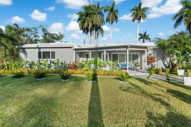4 of 27 - 1155 Tyler St, Hollywood, FL