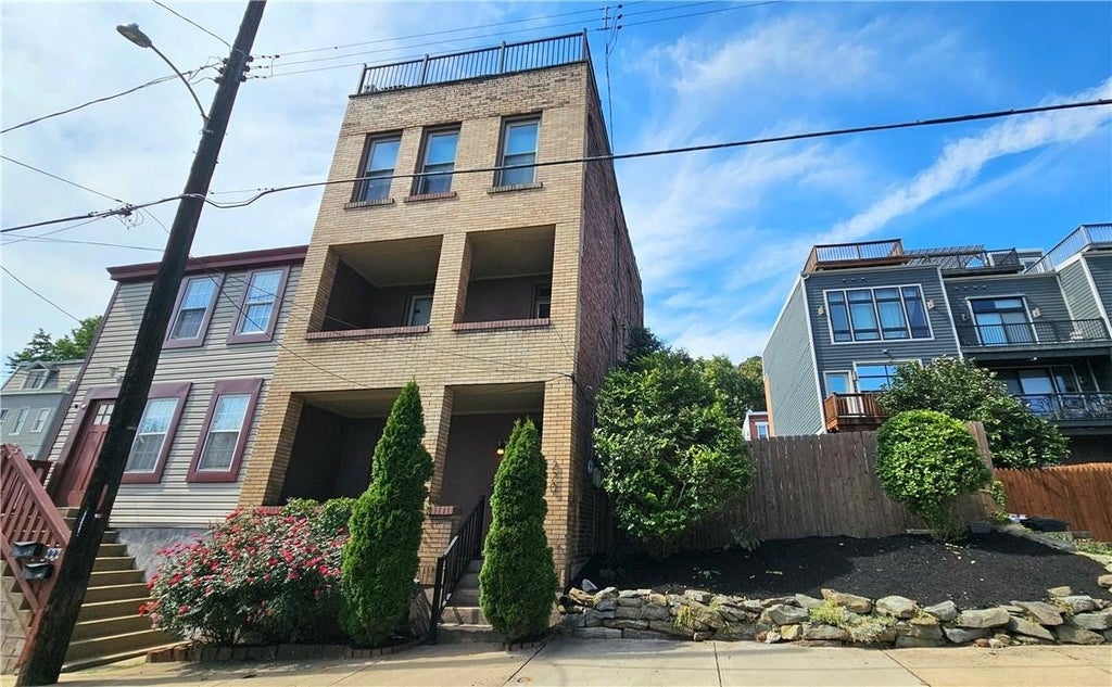 220 Alpine Avenue, Central North Side