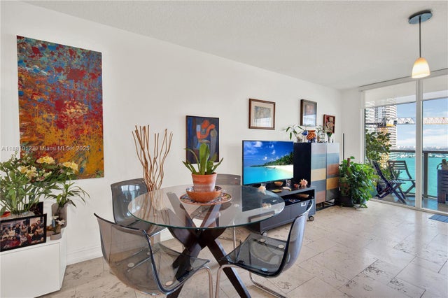 3 of 34 - 31 Se 5th St 2910, Miami, FL