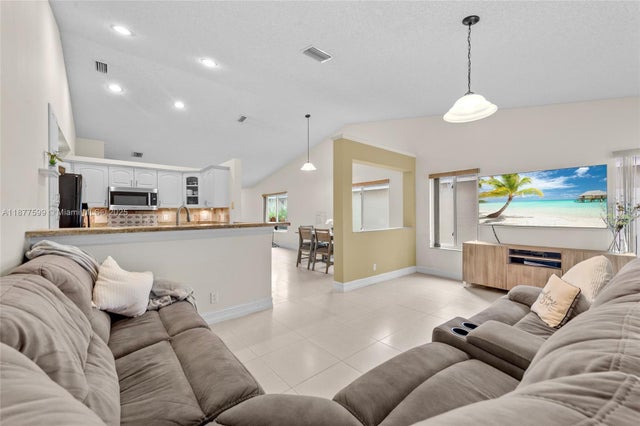 1 of 40 - 882 San Remo Dr, Weston, FL
