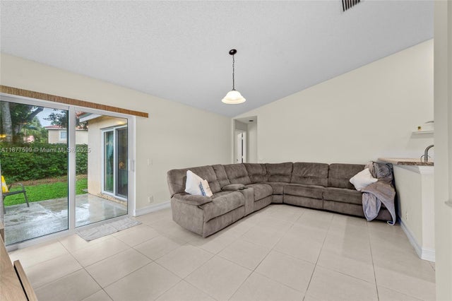 2 of 40 - 882 San Remo Dr, Weston, FL
