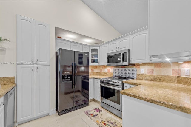 4 of 40 - 882 San Remo Dr, Weston, FL