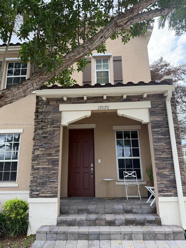 1 of 27 - 17070 Sw 95th Ter, Miami, FL