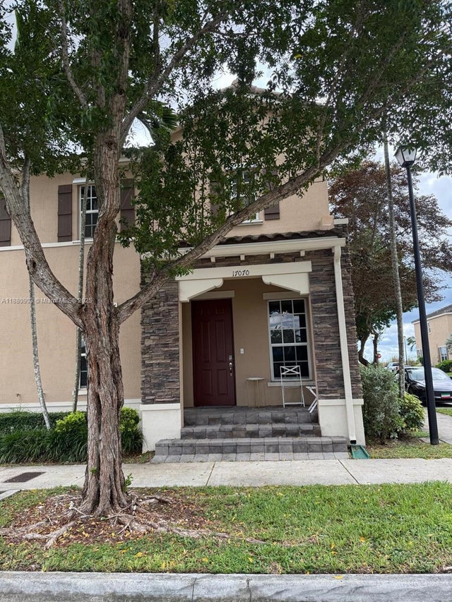 2 of 27 - 17070 Sw 95th Ter, Miami, FL