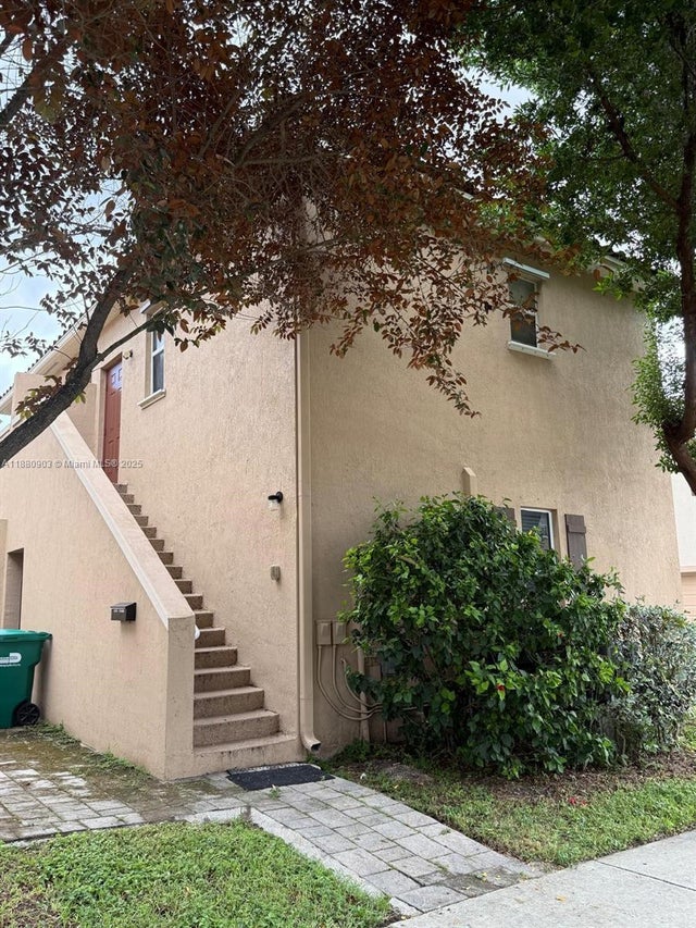 5 of 27 - 17070 Sw 95th Ter, Miami, FL