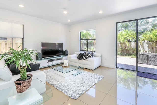 3 of 13 - 8868 Nw 101st Pl, Doral, FL