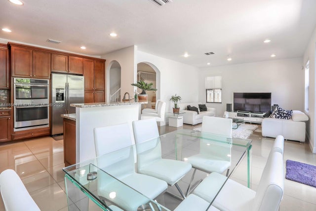 4 of 13 - 8868 Nw 101st Pl, Doral, FL