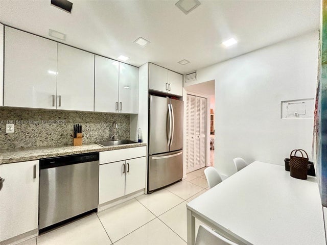 5 of 16 - 9500 W Bay Harbor Dr 2g, Bay Harbor Islands, FL