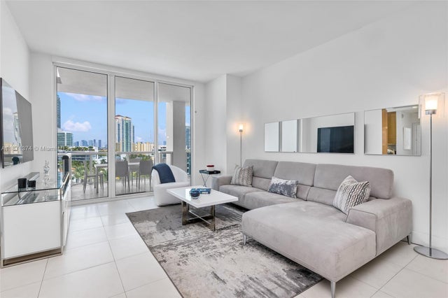1 of 33 - 50 S Pointe Dr 1005, Miami Beach, FL