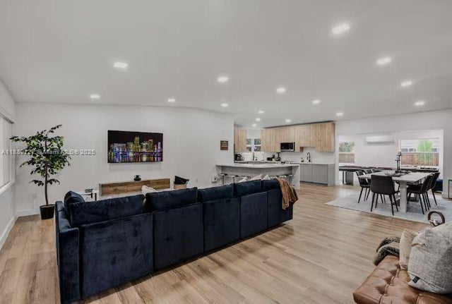 2 of 58 - 17621 Ne 7th Ave, Miami, FL