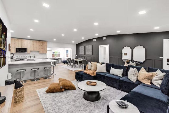 5 of 58 - 17621 Ne 7th Ave, Miami, FL