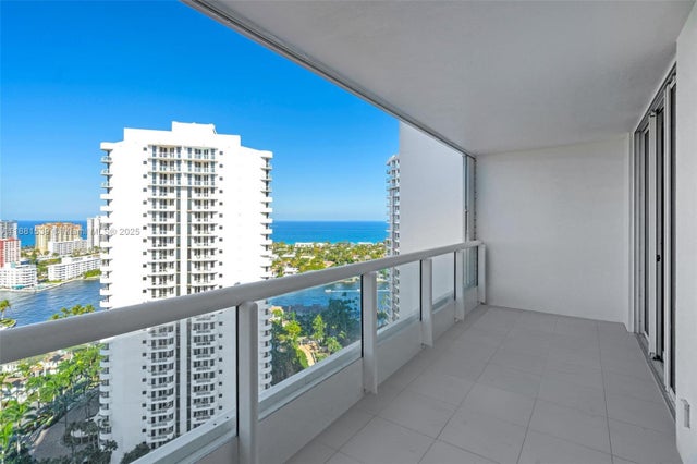 3 of 57 - 21205 Yacht Club Dr 2605, Aventura, FL