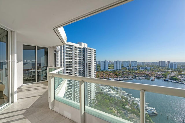 5 of 57 - 21205 Yacht Club Dr 2605, Aventura, FL