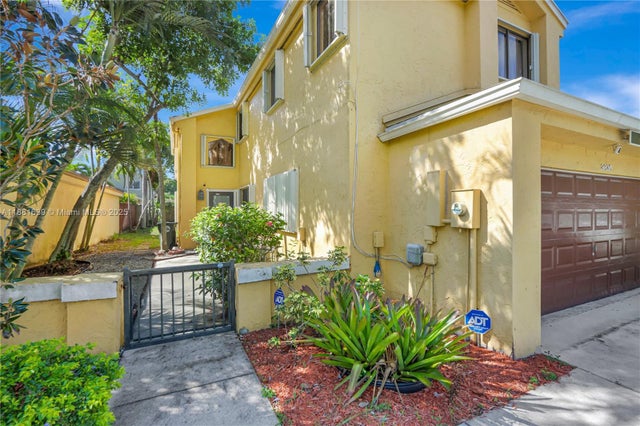 2 of 32 - 3620 Nw 20th St, Coconut Creek, FL