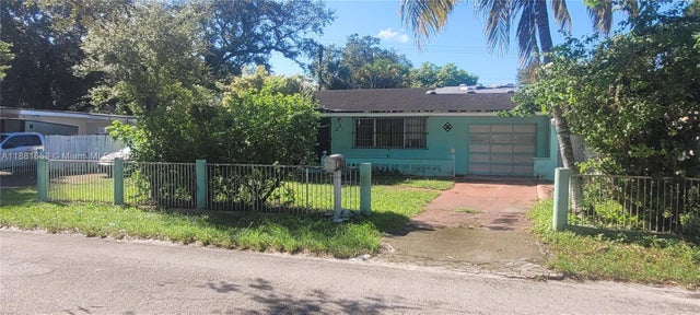 2 of 11 - 610 Ne 164th Ter, Miami, FL