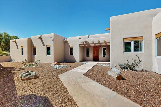 8 Calle Margosa, Santa Fe