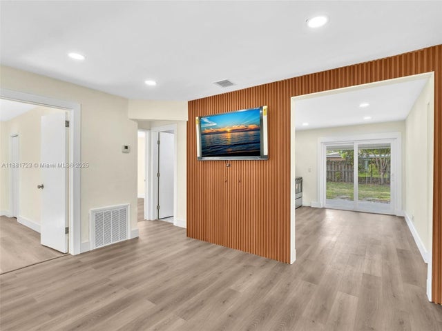 4 of 38 - 5710 Raleigh St, Hollywood, FL