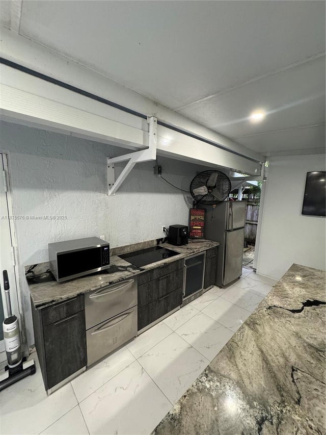 4 of 32 - 21914 Sw 97th Pl, Cutler Bay, FL