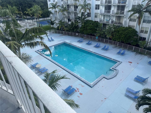 1 of 16 - 486 Nw 165th St Rd B-506, Miami, FL
