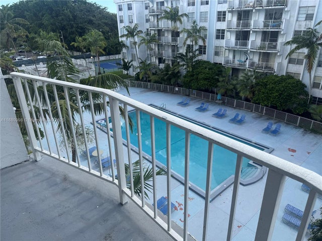 2 of 16 - 486 Nw 165th St Rd B-506, Miami, FL