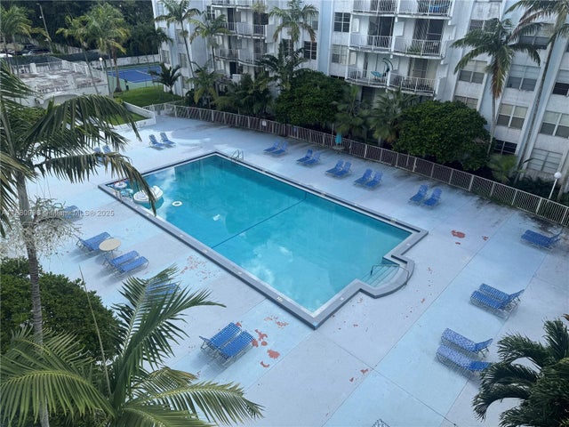 3 of 16 - 486 Nw 165th St Rd B-506, Miami, FL