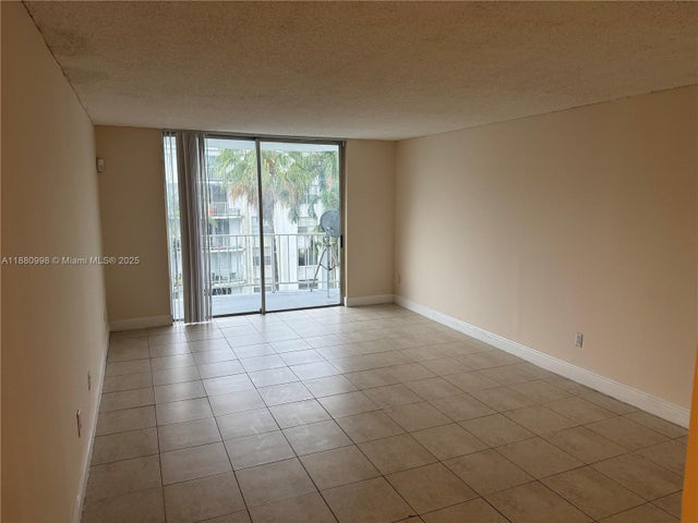 4 of 16 - 486 Nw 165th St Rd B-506, Miami, FL