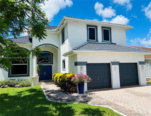 2 of 26 - 704 Nw 129th Ct, Miami, FL