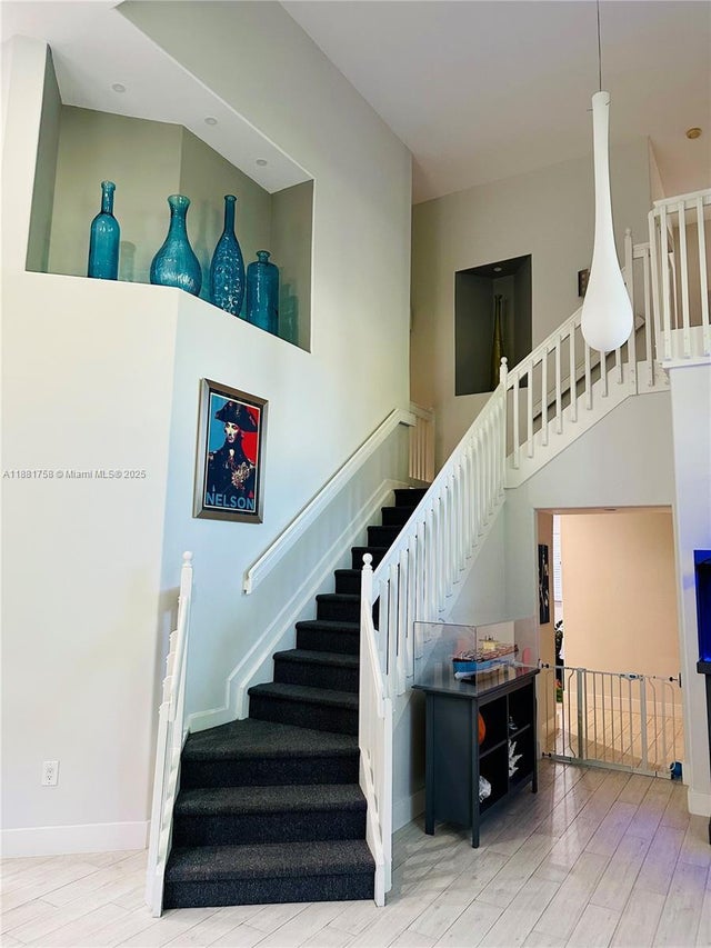 4 of 26 - 704 Nw 129th Ct, Miami, FL