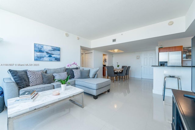 5 of 19 - 3232 Sw 22nd Ter 1910, Miami, FL