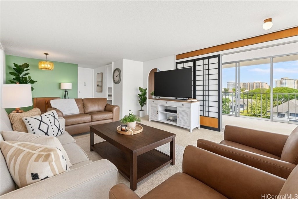 (unit #5 Makai) 1325 Wilder Avenue, Honolulu