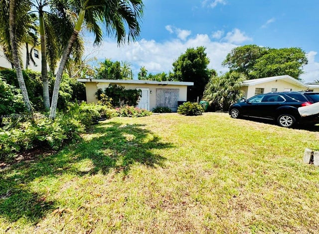 3 of 3 - 2616 Ne 214th St, Miami, FL